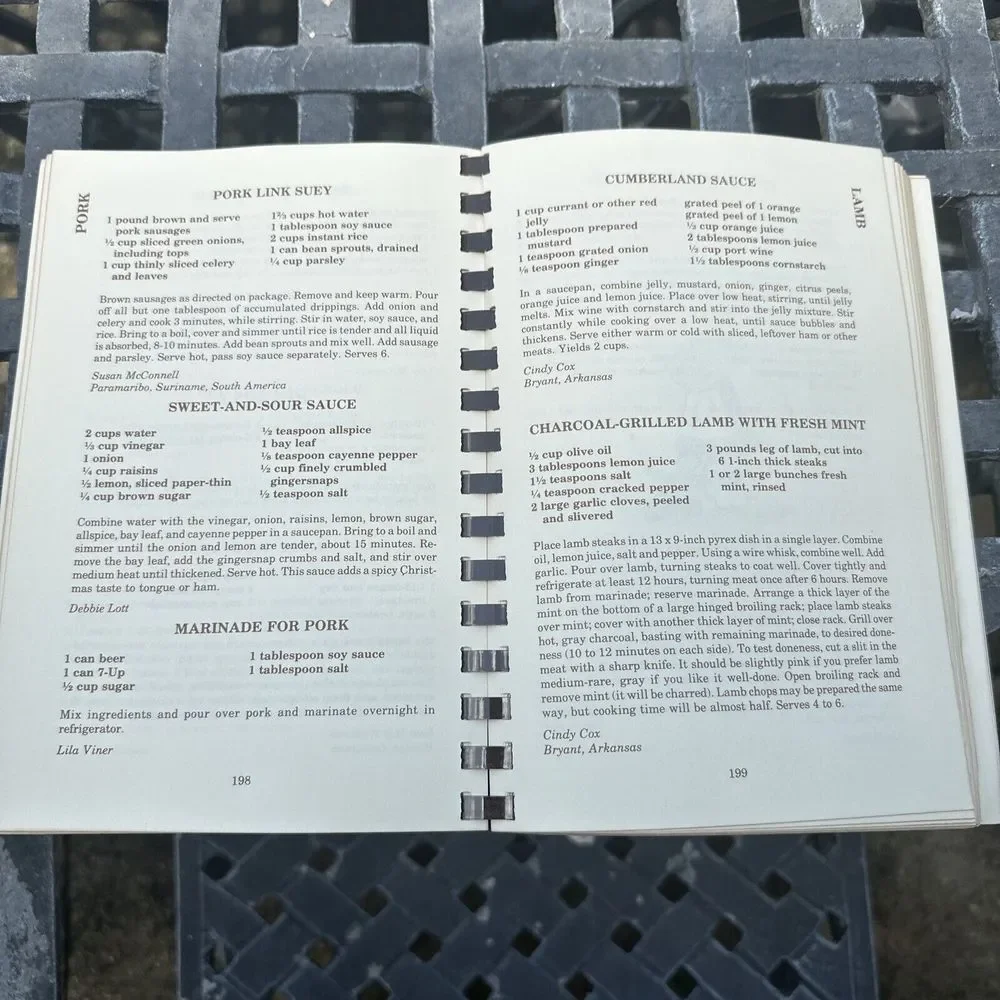 VTG Calico Cupboards‎ Cookbook Benton Arkansas Junior Auxiliary 1980 80s EUC